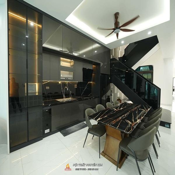 Bàn giao tủ bếp nhựa acrylic chữ i nhà anh Phong, Kinh Môn, Hải Dương