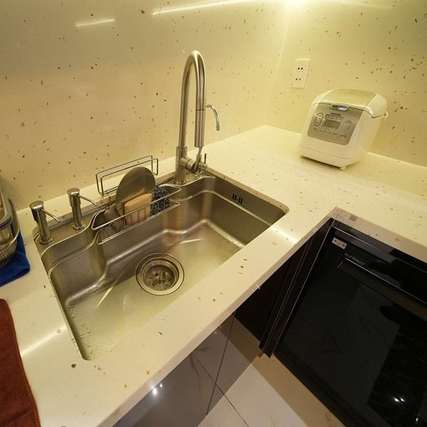 Bàn giao đá bếp Vicosstone mã BQ370 nhà chị Trang, Văn Cao, Hải Phòng
