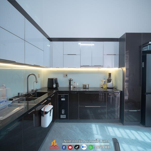 Kính cường lực ốp bếp màu xanh ngọc nhà anh Lĩnh, Cẩm Giàng, Hải Dương