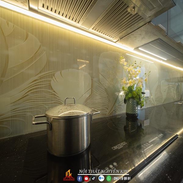 Kính ốp bếp in 3D cho tủ bếp inox cánh kính nhà anh Thụy, Thanh Miện, Hải Dương
