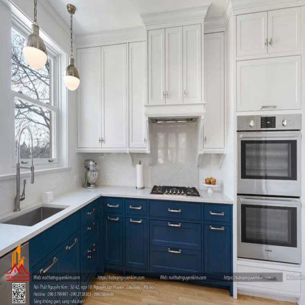 Tủ bếp tân cổ điển sơn inchem màu trắng xanh độc đáo, ấn tượng