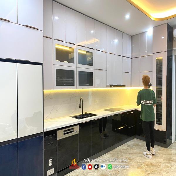 Bàn giao tủ bếp inox cánh kính chữ L kịch trần nhà anh Hưng, Sóc Sơn, Hà Nội